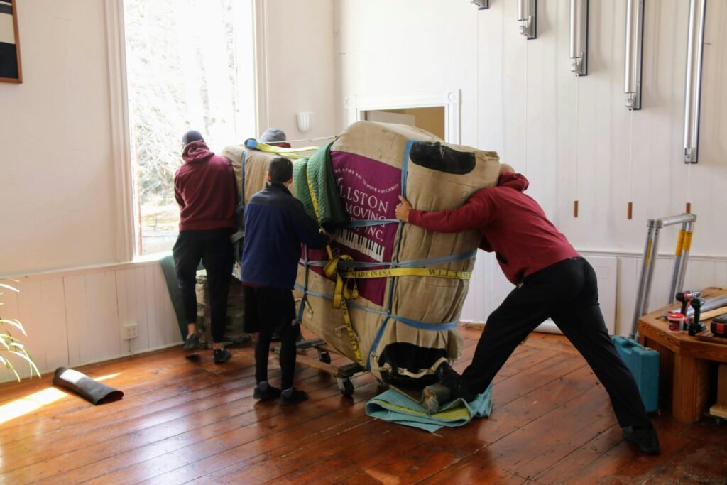 How Much Should You Tip Movers? A Practical Tipping Guide