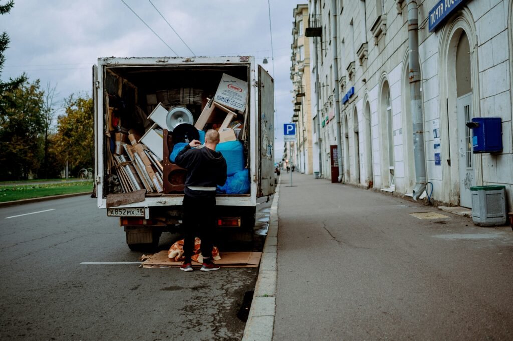 Will Your Belongings Be Transferred Between Moving Trucks?