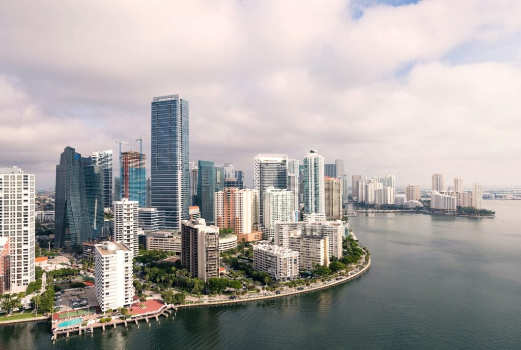 Moving from New York City to Miami: Costs, Timeline and Hiring Options