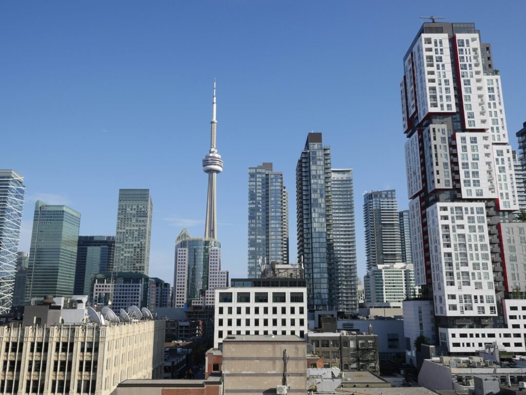 Best and Worst Months to Move in Toronto: Costs and Availability